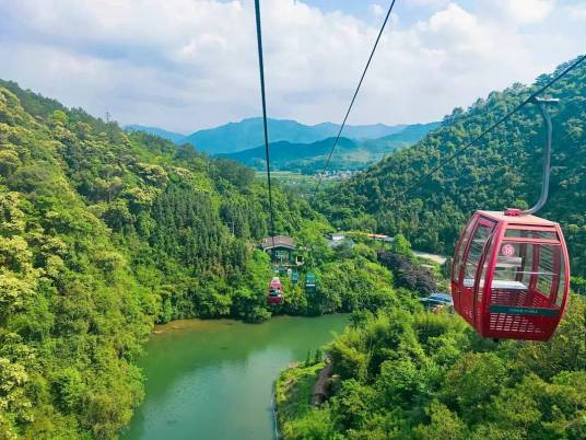 丹霞山灵溪河森林旅游度假公园