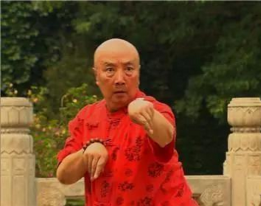 八步螳螂拳