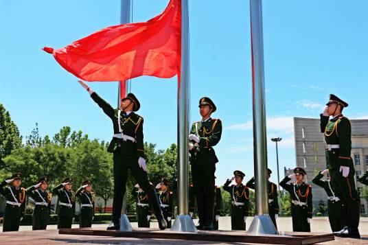 河北金融学院国旗仪仗队