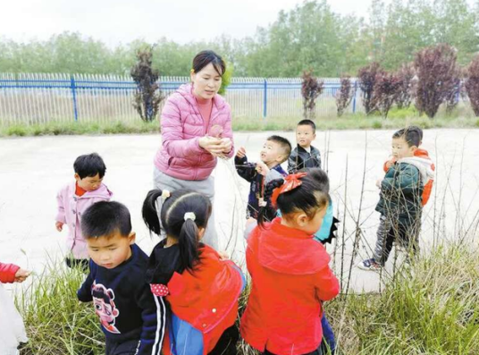 郭文艳（辉县市西平罗乡中心幼儿园园长）