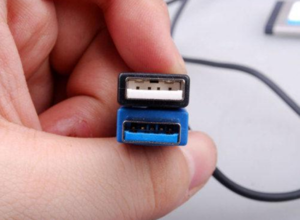 USB3.0和USB2.0接口有什么区别？能不能通来自用