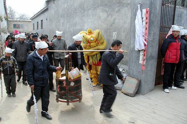 为什么人死的时候要穿寿衣是什么意思?氢简