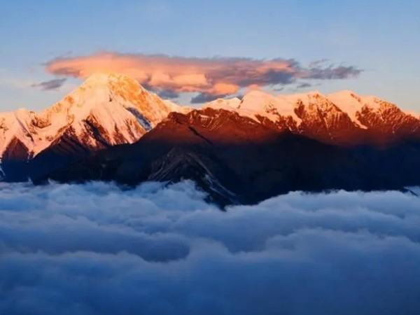 贡嘎雪山海拔多少米高