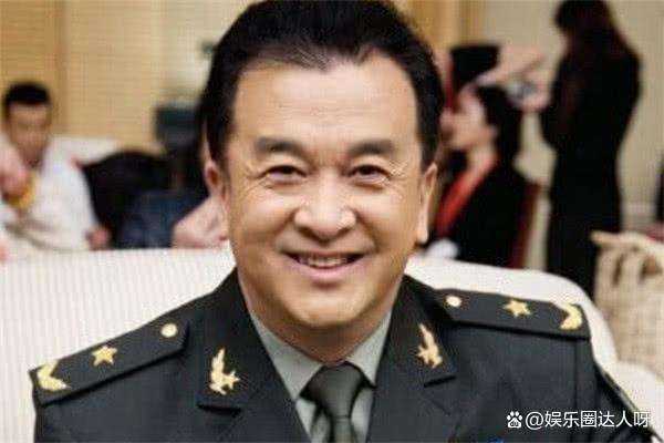 黄宏为什么被免职